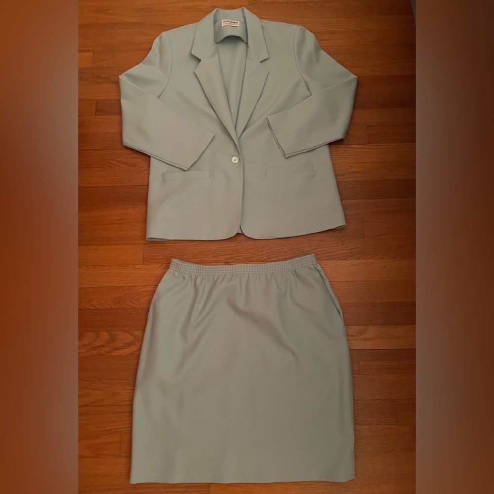 Woman’s Suit - Sizes 10 & 12 - Alfred Dunner